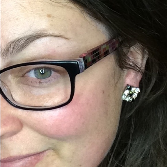 VINTAGE B&W RHINESTONE POST EARRINGS - Picture 3 of 6